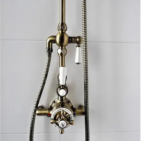 Les De L'abbaye לינה וארוחת בוקר קאין