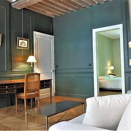 Les De L'abbaye Bed & Breakfast 3*