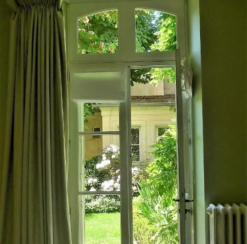 Les De L'abbaye 住宿加早餐酒店 3*